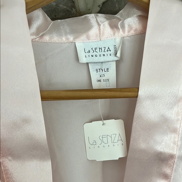 🆕🏷️ La Senza Satin Robe - Picture 2 of 7